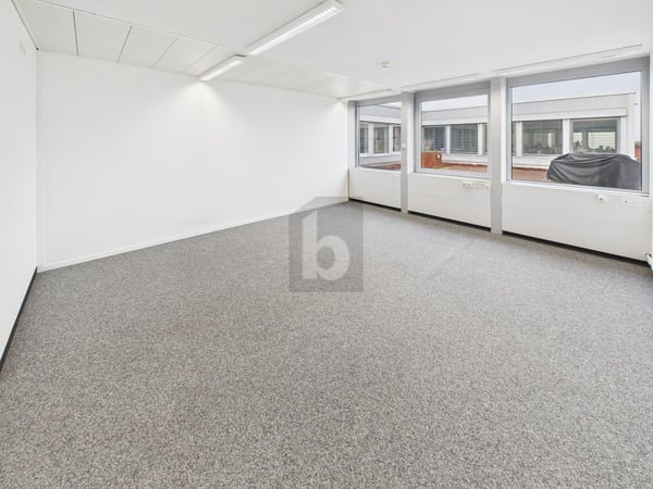 GUT GELEGEN UND PRAKTISCH (BÜRO 4.26) 2