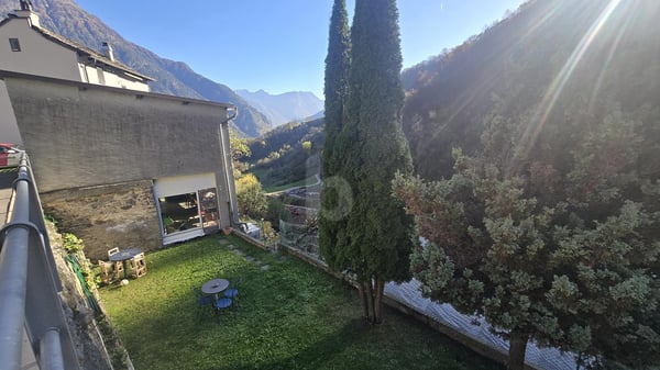 SPAZIOSA E SOLEGGIATA CON CON AMPIO TERRENO 2