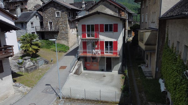 RINNOVATA,MODERNA IN ZONA SOLEGGIATA E TRANQUILLA