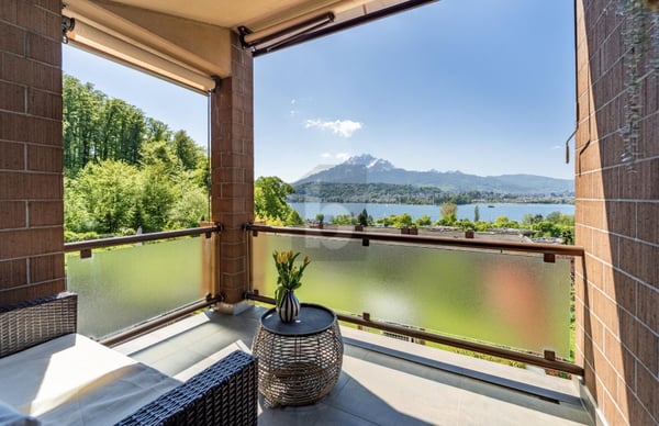 TRAUMHAFTE SEE- UND BERGSICHT 5