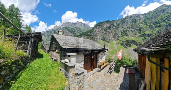 TRA LA NATURA, CON VISTA SUL PAESAGGIO 3
