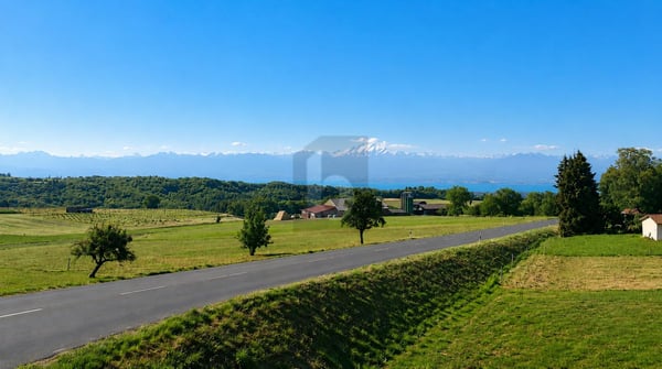 MAGNIFIQUE SPACIEUX ET VUE PANORAMIQUE SUR LE LAC 1