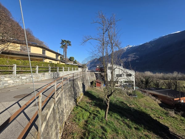 IN POSIZIONE TRANQUILLA E SOLEGGIATA CON VISTA 5
