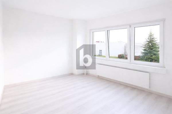 ÉTAGE BUREAUX À 4,39 % BRUT ET 35 PLACES DE PARC 2