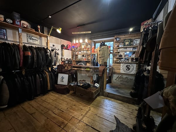 MAGASIN DE VÊTEMENTS AUX EAUX-VIVES 1