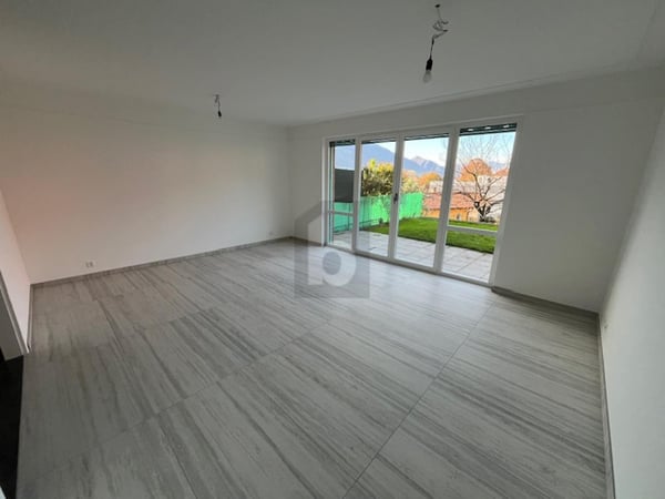 EINE TRAUMRESIDENZ MIT SEESICHT UND KLEINEM GARTEN 2
