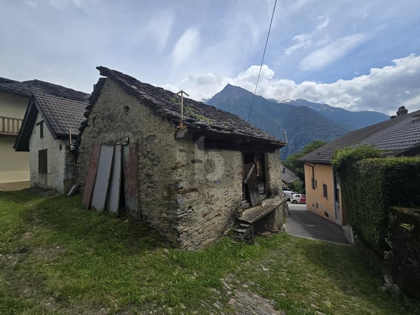 TRANQUILLA E SOLEGGIATA DA RISTRUTTURARE 3