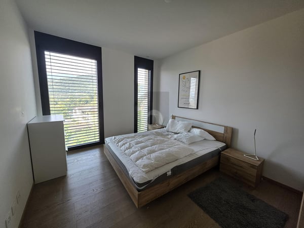MODERNO ED ELEGANTE IN POSIZIONE SOLEGGIATA 3