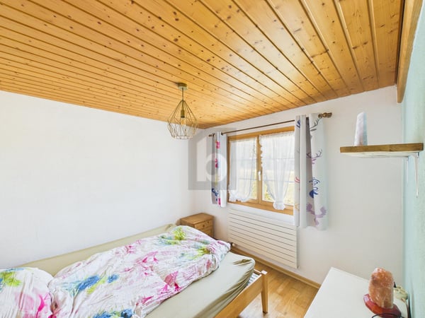 MÖBLIERT UND BEZUGSBEREIT AN RUHIGER LAGE 2