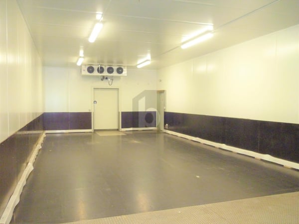 2 CHAMBRES FROIDES ET BUREAU PROCHE YVERDON ! 3