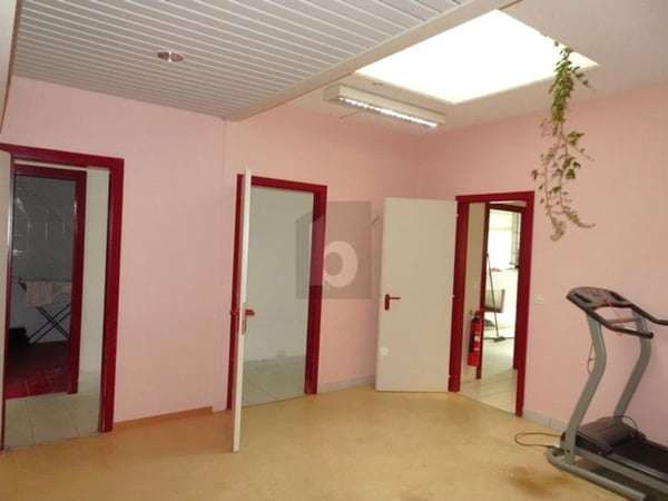 LOCAUX FONCTIONNELS, EMPLACEMENT STRATÉGIQUE 4
