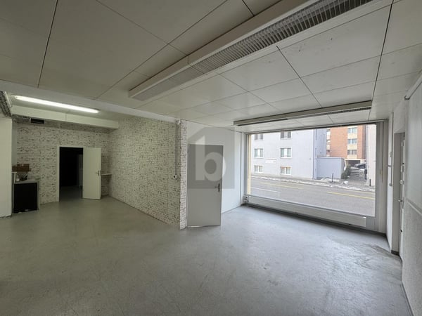 AN TOP LAGE MIT GROSSEM SCHAUFENSTER 3