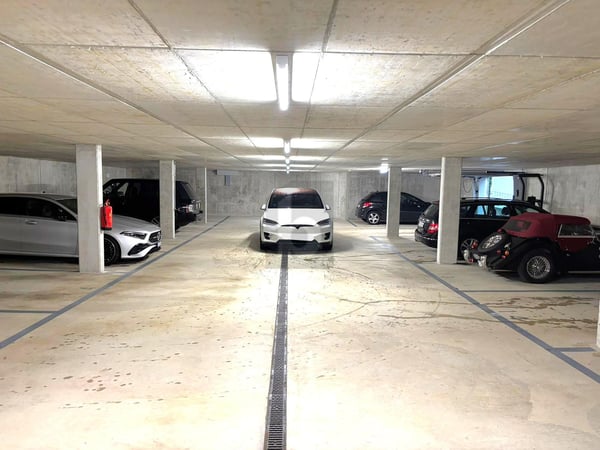PARKING NEUF EN SOUS-SOL AU CUR DU VILLAGE ! 4