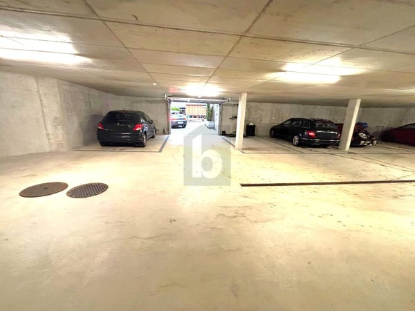 PARKING NEUF EN SOUS-SOL AU CUR DU VILLAGE ! 3