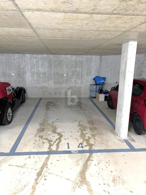 PARKING NEUF EN SOUS-SOL AU CUR DU VILLAGE !