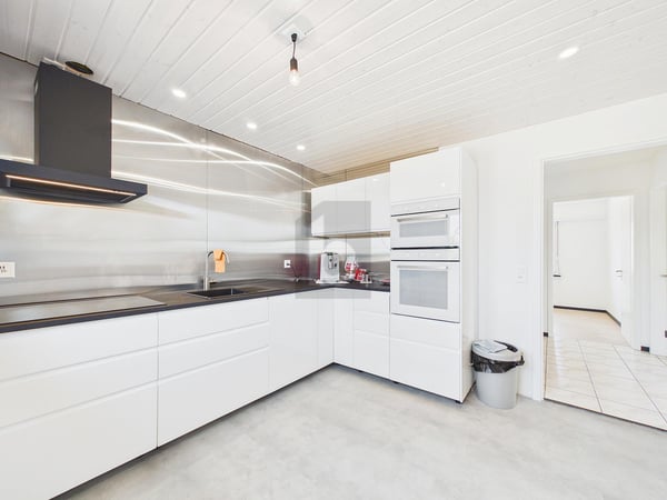 ENERGETISCH SANIERT MIT 1339 M² UMSCHWUNG 3