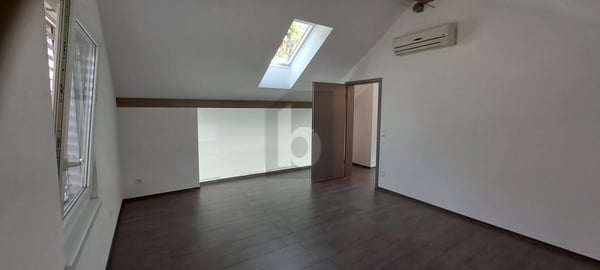 MODERNA E SPAZIOSA CON AMPIO GIARDINO 5