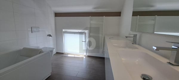 MODERNA E SPAZIOSA CON AMPIO GIARDINO 4