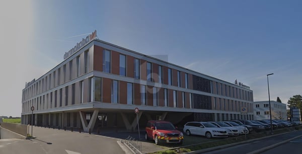 GRAND ESPACE, TRÈS BON EMPLACEMENT 1