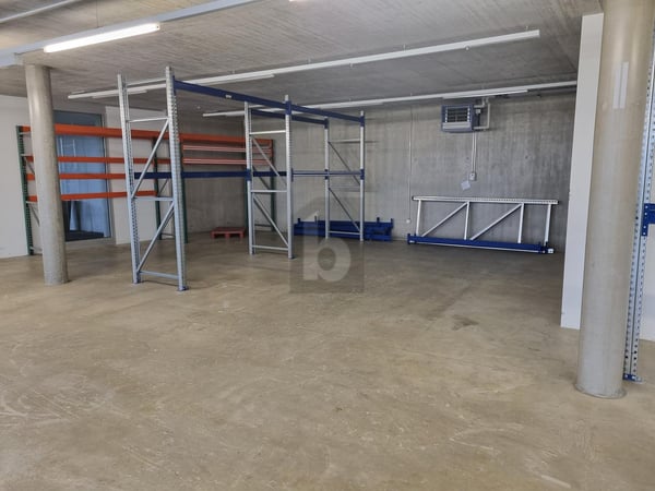 GRAND ESPACE, TRÈS BON EMPLACEMENT 3