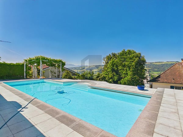 AN BESTER LAGE MIT POOL UND PANORAMASICHT! 1