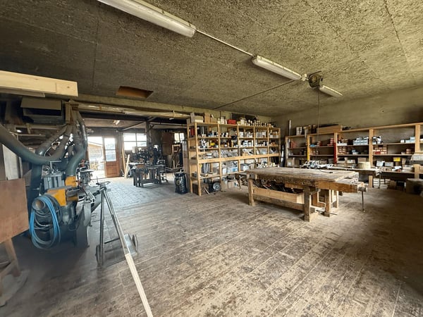 ATELIER DE CHARPENTE FERBLANTERIE MENUISERIE