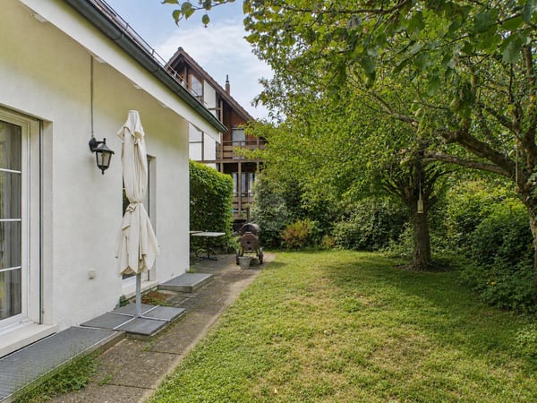 FREISTEHEND, GROSSZÜGIG MIT UMSCHWUNG 5