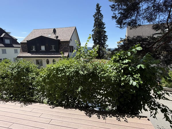 RUHIG AM ZÜRICHBERG: 10 M² SONNENTERRASSE 5