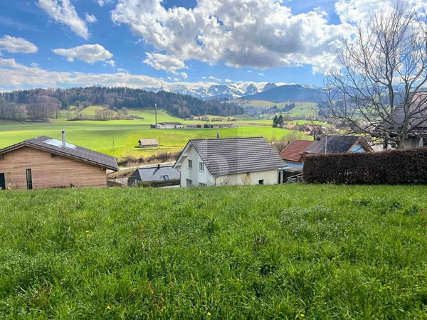 RUHIG, NATURUMGEBEN MIT WEITSICHT 2