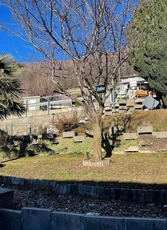 ACCOGLIENTE CON GIARDINO E VERANDA 2