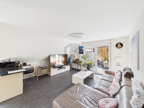 RUHIG MIT LIFT UND VERGLASTEM BALKON 5