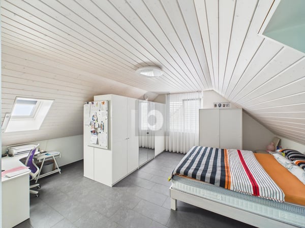 RUHIG MIT LIFT UND VERGLASTEM BALKON 4