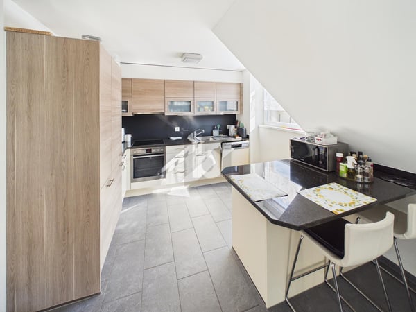 RUHIG MIT LIFT UND VERGLASTEM BALKON 3