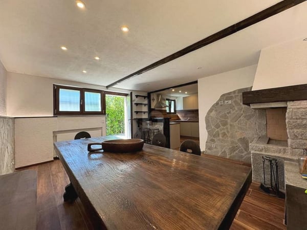 SPAZIOSA ED ELEGANTE CON PISCINA E VISTA LAGO 2