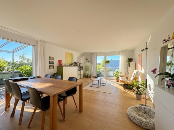 LICHTDURCHFLUTETES ZUHAUSE MIT GROSSEM BALKON 2
