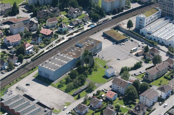 10 - 300 AUSSENPARKPLÄTZE VERFÜGBAR 2
