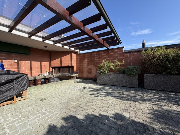 URBANES WOHNEN MIT PRIVATSPHÄRE UND DACHTERRASSE