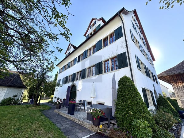 RUHIG UND GROSSZÜGIG MIT GARTENSITZPLATZ 1