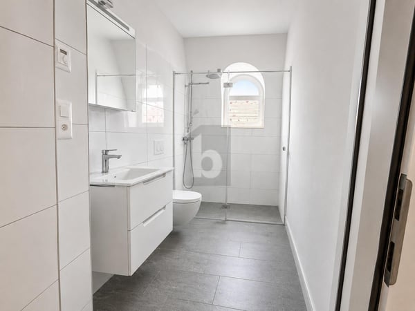 HOCHWERTIG RENOVIERT MIT FISCHGRÄTPARKETT! 4