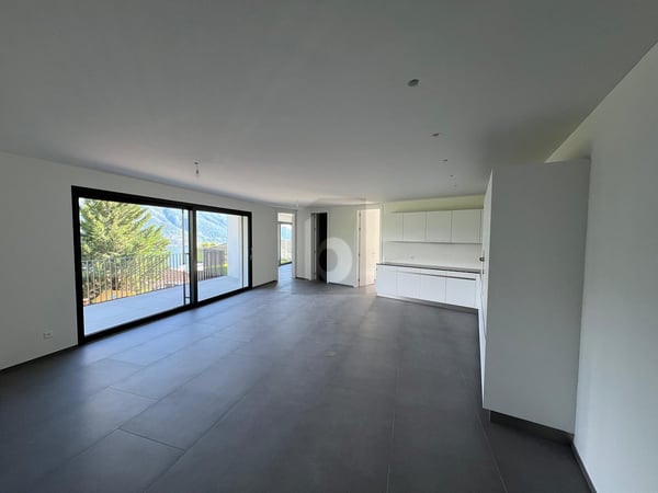 MODERNO ED ELEGANTE CON SPETTACOLARE VISTA LAGO 2