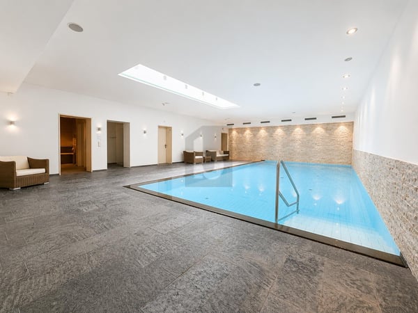EXKLUSIV! NAHE AM RHEIN UND KUNSTMUSEUM MIT POOL 1