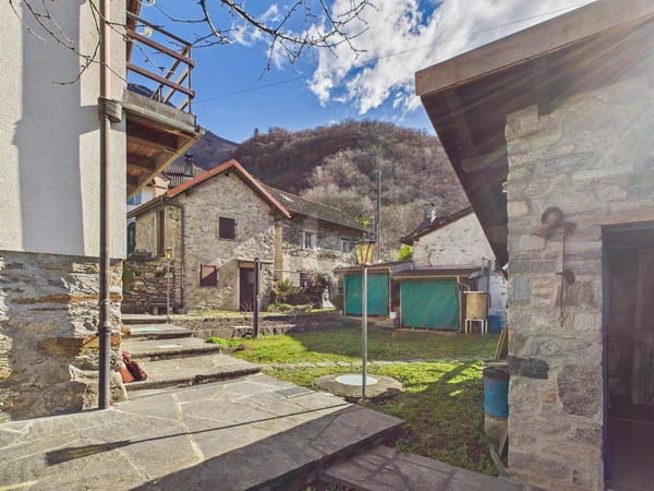 SPAZIOSA E SOLEGGIATA CON GIARDINO 2