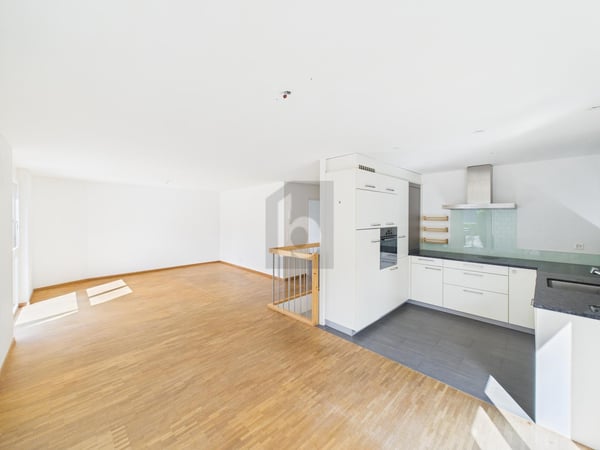 AUF ZWEI ETAGEN - MIT PARKPLATZ, BALKON & GARTEN 2