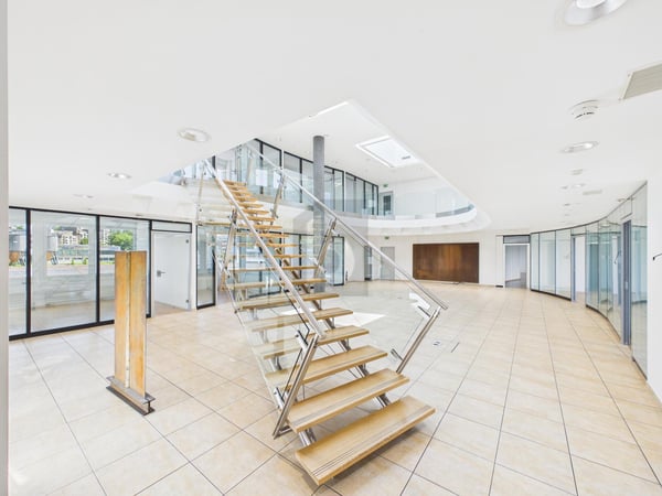 RIESIGE PRODUKTIONSHALLE IDEAL FÜR IHR BUSINESS 2