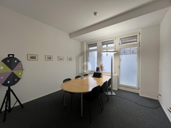 TOP LAGE MIT SICHT ÜBER DEN BARFÜSSERPLATZ 4