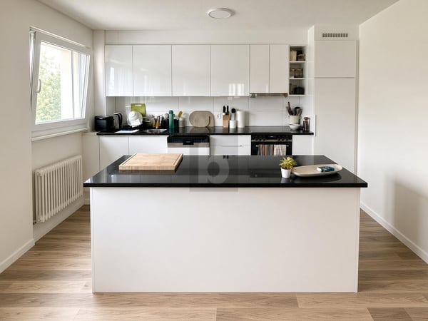 AN ZENTRALER LAGE MIT GROSSZÜGIGEM BALKON 4