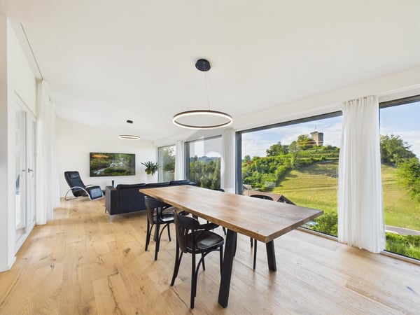 KERNSANIERT MIT GARTEN, POOL UND PANORAMASICHT 3