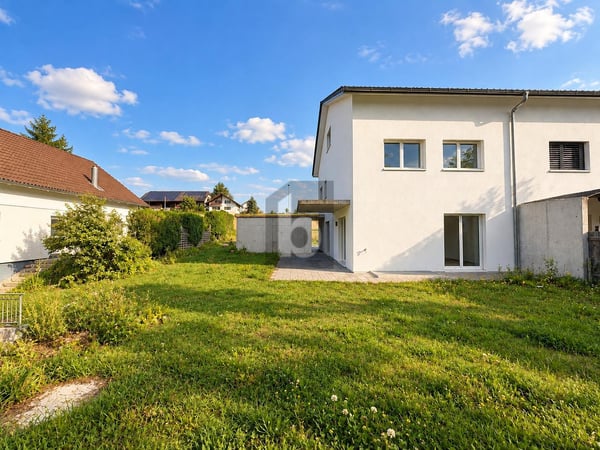 GERÄUMIGER WOHNRAUM MIT GROSSEM GARTEN 1