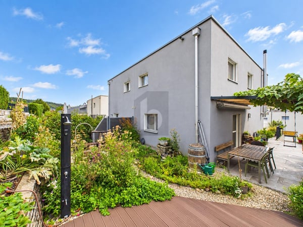 FAMILIENIDYLL MIT GARTEN UND SONNIGER TERRASSE 1