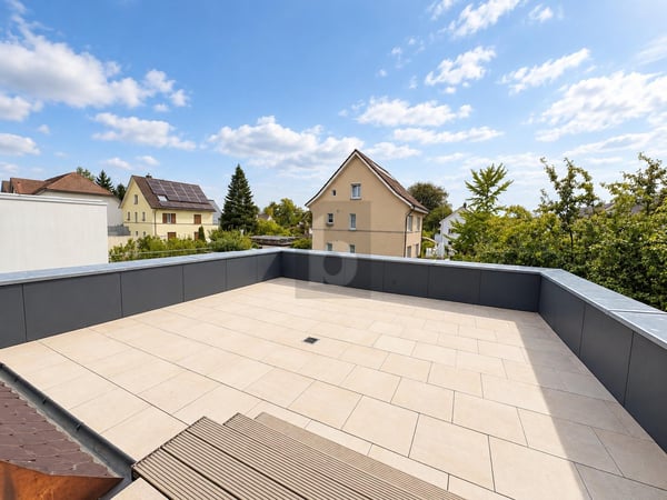 KOMPLETT NEU SANIERT MIT GROSSER TERRASSE 1